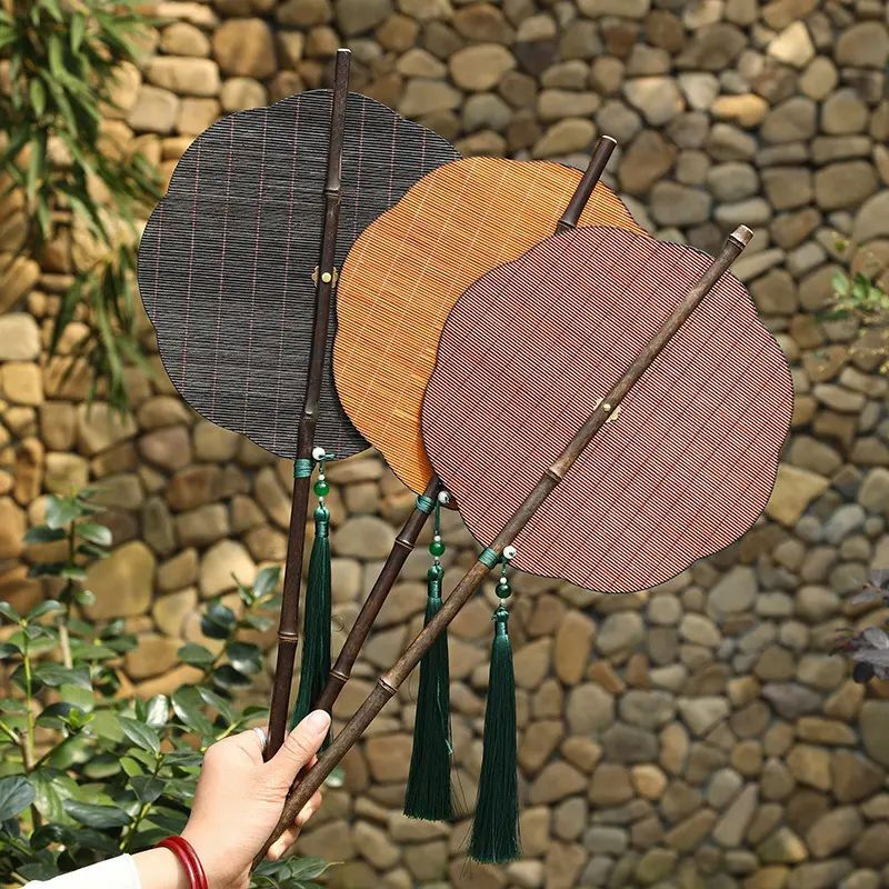 Bamboo silk waist fan, national style round fan, hand-woven fan, creative jewelry, large lacquer tail round fan, bamboo handle cattail fan, folding fan, folding waist fan, plum blossom style (brown), no specifications