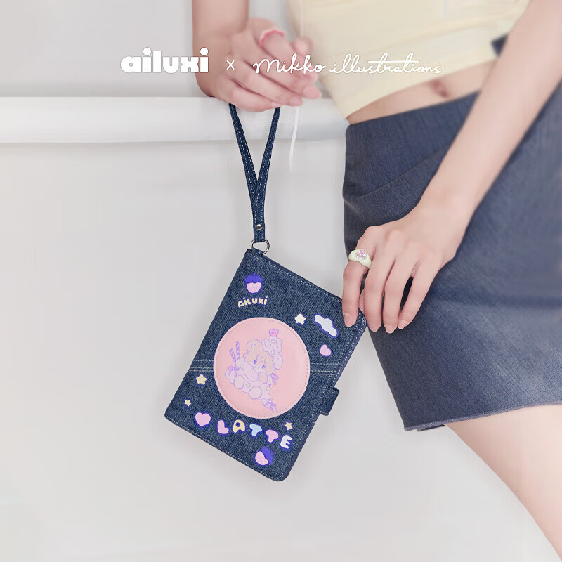 Ailuxi's new cute co-branded passport storage bag, large capacity hand wallet and card bag, two-in-one birthday gift for girlfriend