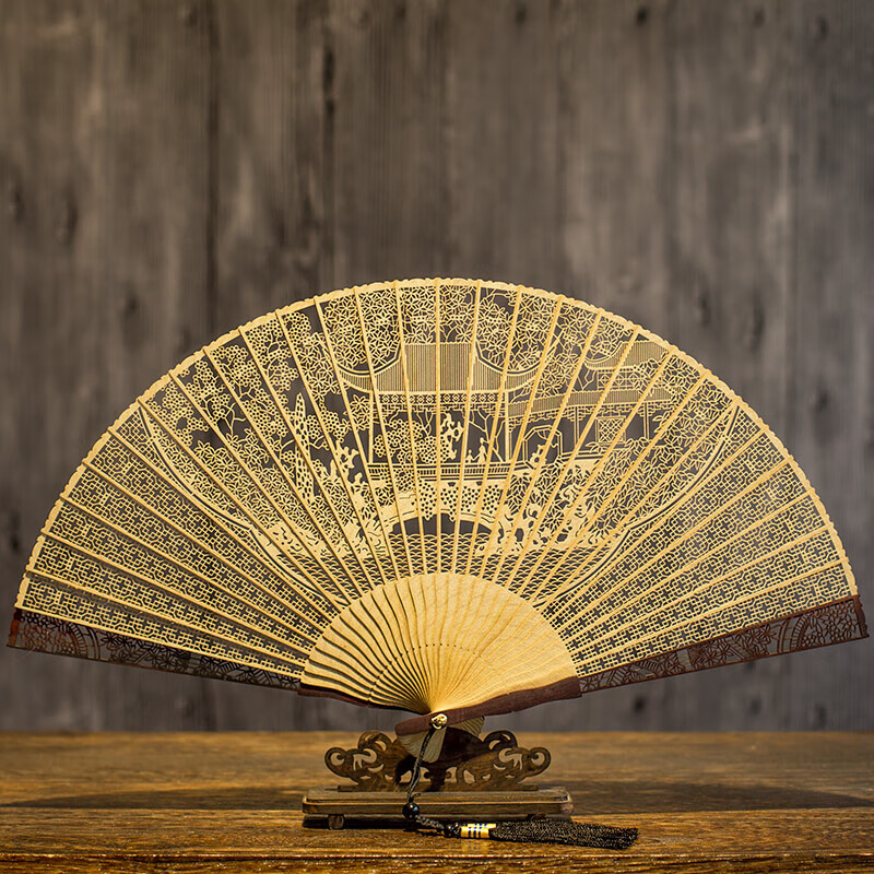 Intangible cultural heritage gift fan Suzhou specialty sandalwood fan Chinese style sandalwood fan folding fan craft fan craft fan gift box 7-inch red sandalwood Burmese incense - Bamboo Crane Picture