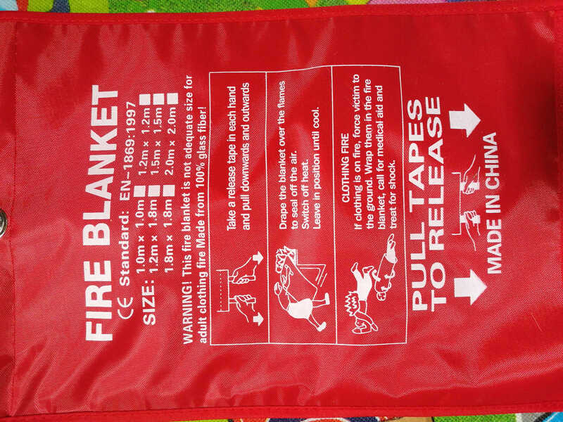 High silicone fire extinguishing blanket fire blanket curtain fabric welding special fire extinguishing blanket 92*1 meters golden yellow 1.5x1.5 meters