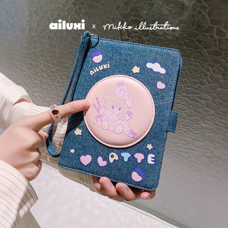 Ailuxi's new cute co-branded passport storage bag, large capacity hand wallet and card bag, two-in-one birthday gift for girlfriend
