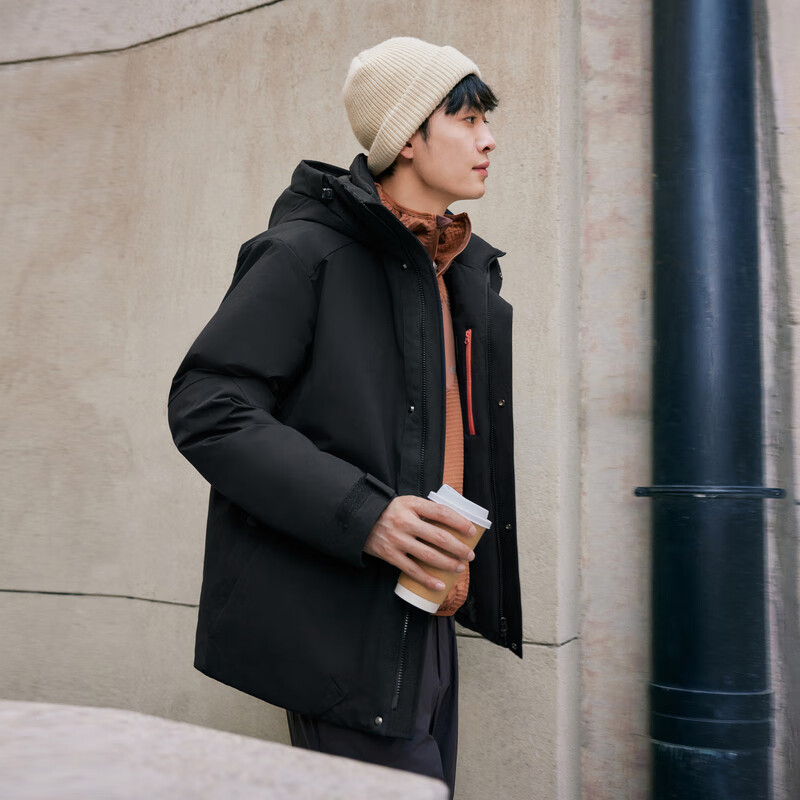 Flying in the snow Cheng Yi's same style 2025 new men's short outdoor sports hooded down jacket business casual