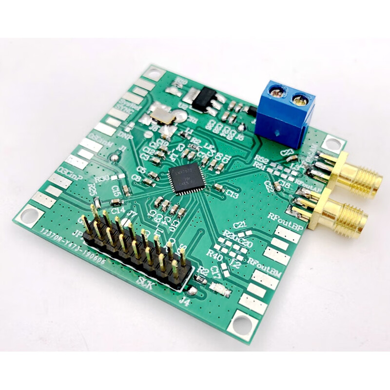 LMX2572 phase locked loop low power consumption low noise phase locked loop module 80mA 12.5M-6.4GHZ FSK LMX2572+STM32 main control+1.3 inch TFT