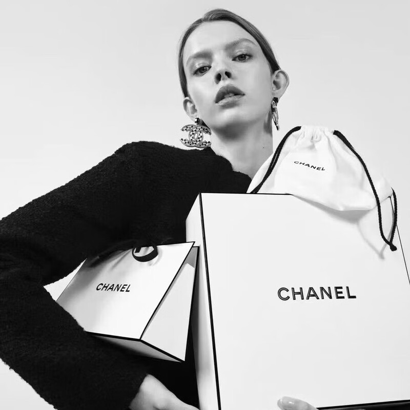 Chanel (Chanel) Chanel Skin Care Set Chanel Water Emulsion Skin Care Camellia Set Face Cream Eye Cream Birthday Gift to My Girlfriend Five-piece Set (Essence Water + Lotion + Cleanser + Eye Cream + Bubble Essence)