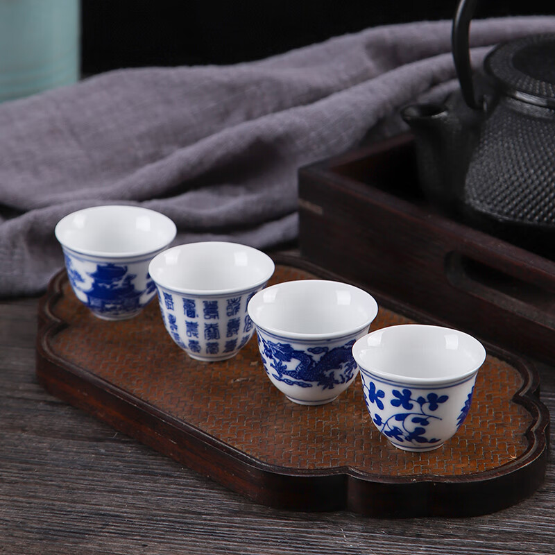 Fantasy blue and white porcelain 5-piece spirit cup, household small wine cup, Chinese-style ceramic white wine cup, sacrificial offering wine cup, blue and white dragon pattern 20ml small wine cup, 5 pieces