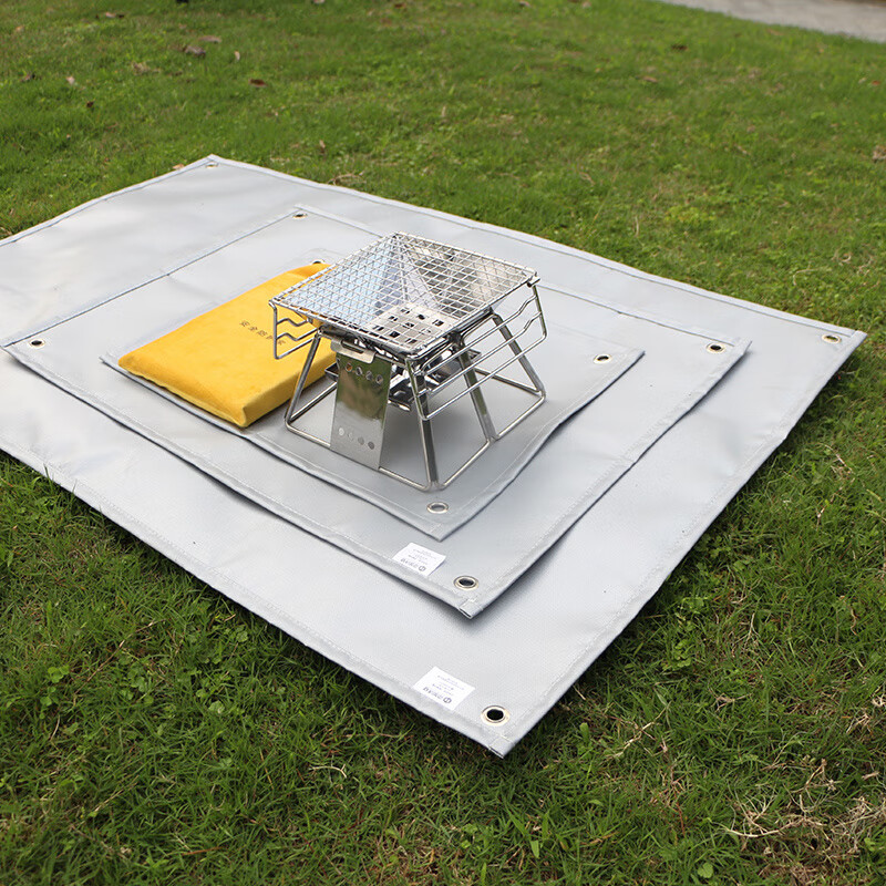 Outdoor camping fireproof mat, camping fireproof cloth, flame retardant, high temperature resistant, insulated picnic barbecue mat, silicone fire blanket, silver gray large double-sided silicone fireproof mat丨110*70CM (heat resistant