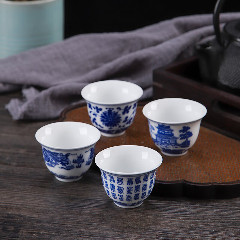 Fantasy blue and white porcelain 5-piece spirit cup, household small wine cup, Chinese-style ceramic white wine cup, sacrificial offering wine cup, blue and white dragon pattern 20ml small wine cup, 5 pieces