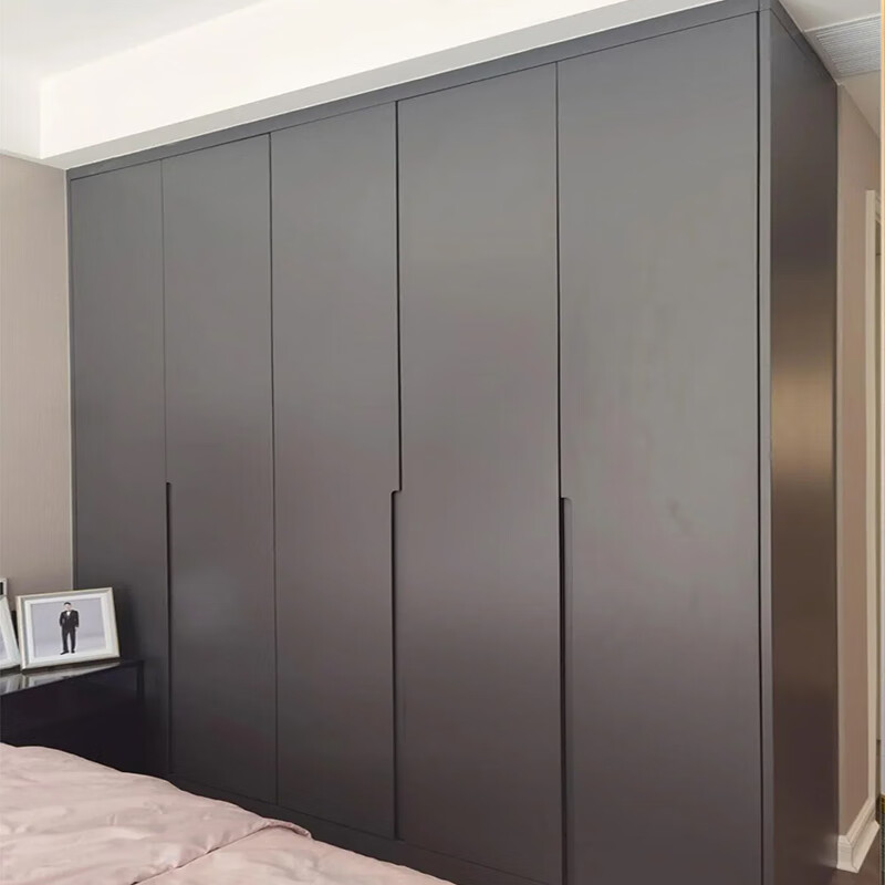 Extraordinary wood work inside and out, Weiye's top five functional boards are customized, wardrobes, bedrooms and cloakrooms are customized for the whole house, minimalist style swing door wardrobes, Weiye's top five boards are customized packages