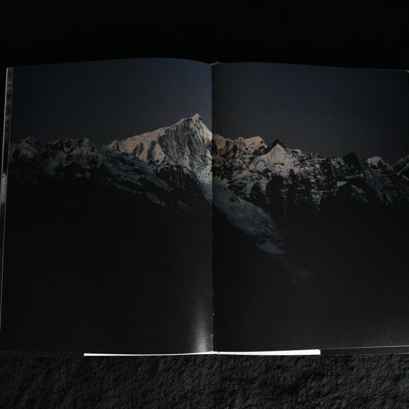 Brief yet Eternal Gaze Luna Photography Collection Beautiful Photo Photography Album Still Life Light and Shadow Composition Image Art Portrait Photography Collection Produced by Photographers