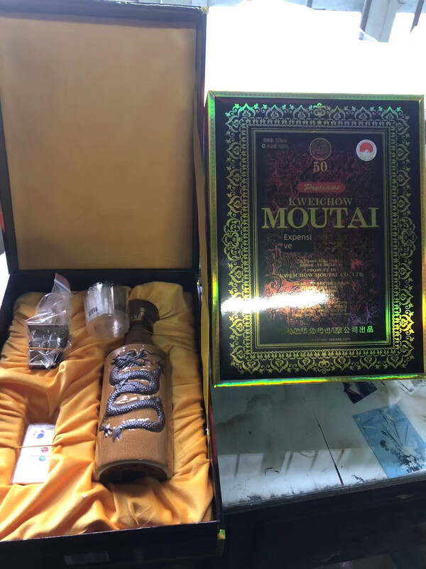 MDNG high-end Guizhou fifteen-year-old thirty-year-old empty wine bottle ornaments high-end cracked bottle dragon bottle ceramic complete set new 50-year-old model set in one bottle