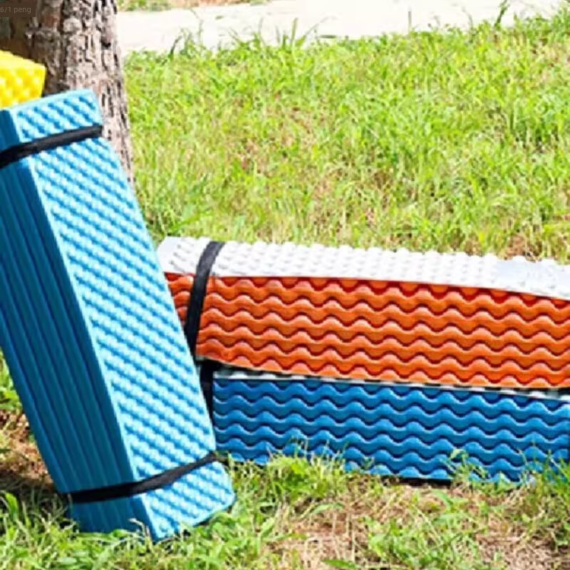 Thickened plush mat single insulated floor mat egg nest foldable foam moisture-proof mat plush mat honeycomb mat widened friction xpe aluminum film + red_188*61*2