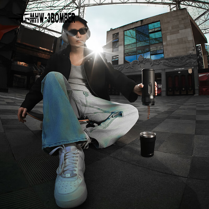 MHW-3BOMBER bomber New Year's gift Italian portable coffee machine espresso extraction electric capsule machine 10-piece set