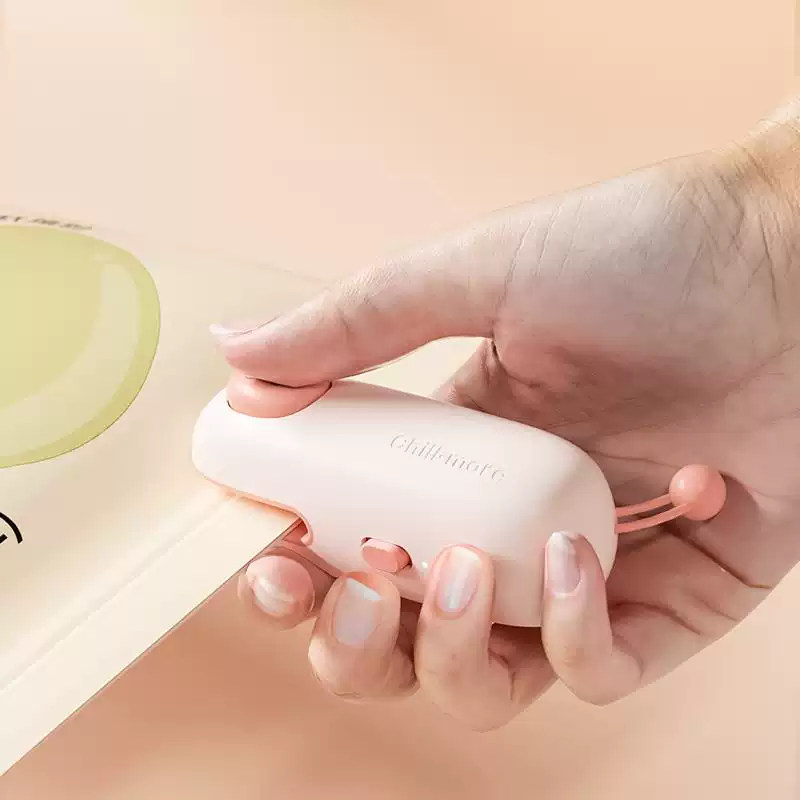 Yusenyi sealing machine household small mini sealing machine plastic sealing machine sealing clip sealing clip sealing artifact snack sealer Q cute pet pink pig (one-painted sealing long battery life free TypeC charging cable)