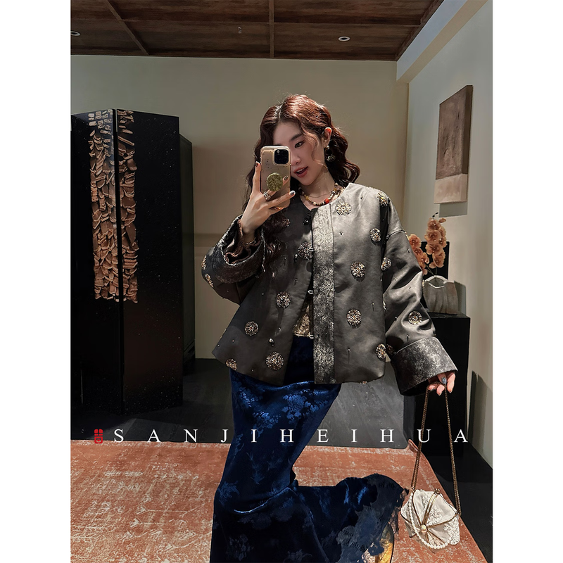 Sanji Black Flower Xin Nian New Chinese Style Short Bead Embroidered Down Jacket Winter Women's Jacket Very Beautiful Winter Clothes Moon White (Snowflake Bead Pattern) S