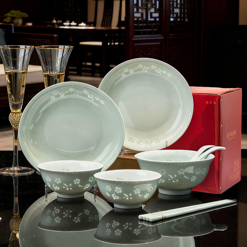 Lowe underglaze color high-end celadon exquisite tableware set Jingdezhen high white clay ceramic Chinese bowl and plate set for home use