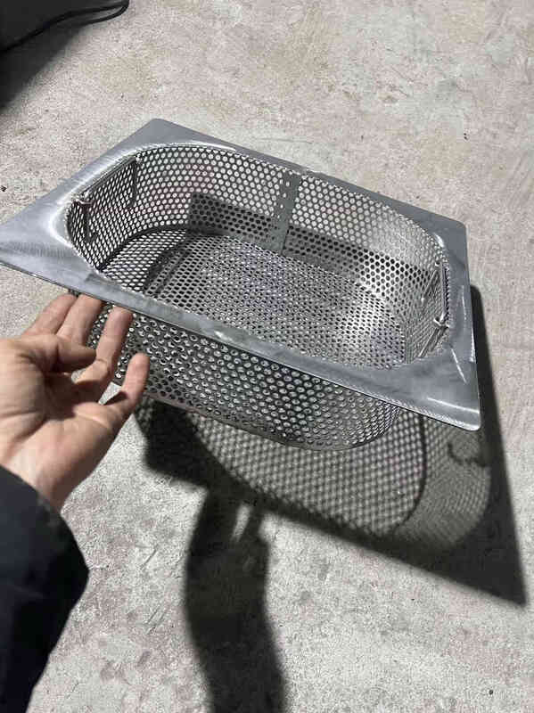 Wen Yijia stainless steel filter basket dishwashing pool filter residue oil barrier blue filter basket storage rack filter length 20 width 20 height 15 3 mm pore size (excluding edges) 1