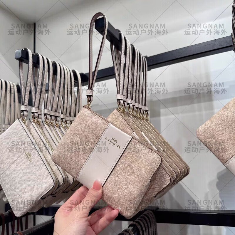 COACH Coin Purse Clutch Small Handbag Wallet Women's Wrist Mobile Phone Card Holder Carriage White spelled oatmeal logo