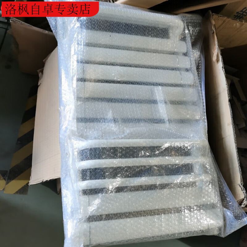 Qinkai aluminum composite small basket bathroom radiator household water floor heating radiator wall-mounted bathroom 400 center distance 600 high 7+4