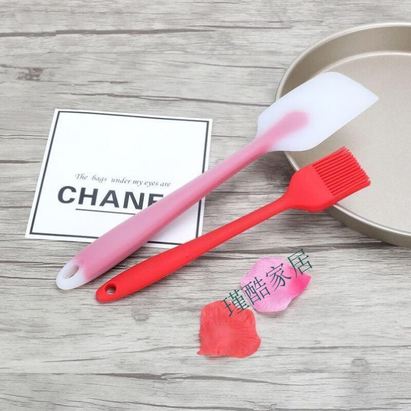 Silicone spatula for back application of body lotion, body oil applicator, back applicator, long-handled shower brush and applicator tool. Default product