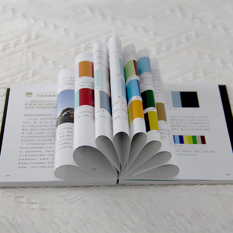 Color matching design from entry to mastery (A practical manual for artistic graphic design, a must-have guide for designers) Double-covered bare spine color version Learn color matching with zero basics This is how fun it is to design