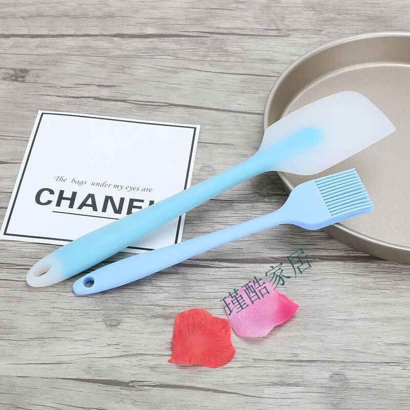 Silicone spatula for back application of body lotion, body oil applicator, back applicator, long-handled shower brush and applicator tool. Default product