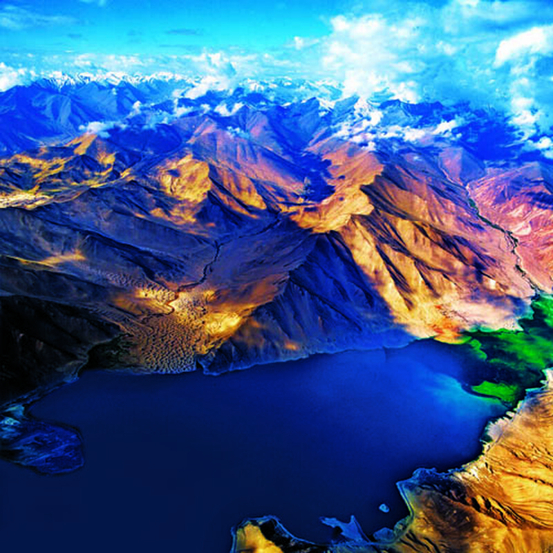 China National Geographic Ultimate Beauty (selected photography masterpieces from more than 600 issues of China National Geographic magazine, together with more than 160 wonderful photography works by 67 top photographers in China, edited by Li Shuanke)