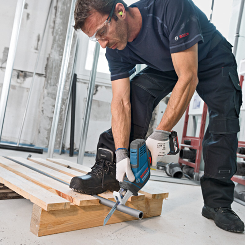 Bosch BOSCH lithium battery rechargeable saber saw reciprocating saw metal wood cutting saw GSA18V-LI Compact power tool 18V GSA18V-LI C dual electric (4.0ah) + saw blade attachment