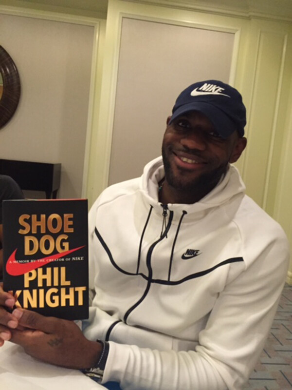 Shoe Dog Autobiography of Nike founder Phil Knight Recommended by Bill Gates Books Zhanlu Books