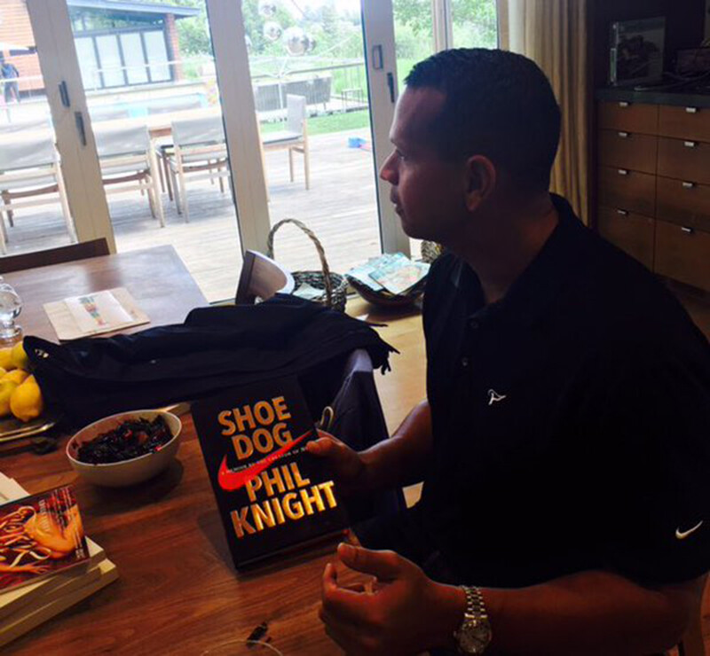 Shoe Dog Autobiography of Nike founder Phil Knight Recommended by Bill Gates Books Zhanlu Books