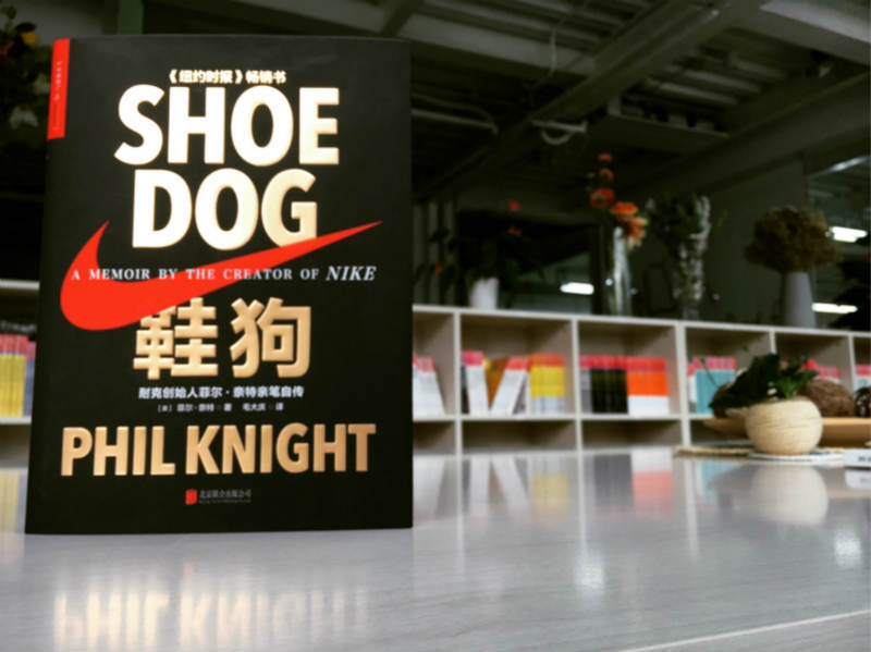 Shoe Dog Autobiography of Nike founder Phil Knight Recommended by Bill Gates Books Zhanlu Books