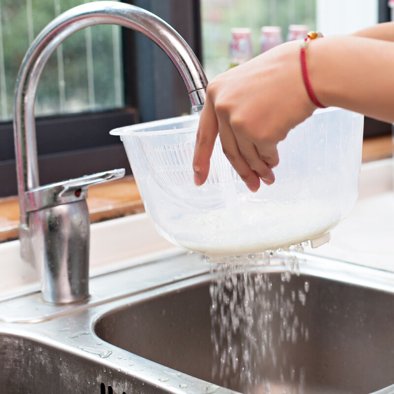 Sanada Seiko Japan imported rice basin, rice basket, transparent rice sieve, small household kitchen rice washer, drain and rice sieve, bottom + side drain, small size 24.3*21.4*10cm