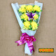 Qingming Festival tomb-sweeping hand holding flowers, silk flowers to offer sacrifices to the tomb, cemetery placement of tombstones, fake flowers, plastic flower decoration, hardcover yellow and white