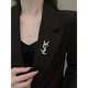 QUAMER niche design suit sweater brooch women's high-end corsage brooch exquisite and light gold letter brooch