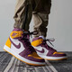 Nike (Nike) AJ Chaussures masculines Chaussures pour le printemps Airjordan1aj1 Joe1 Chaussures de basket-ball décontractées chaussures de sport 555088-702 555088-706 Blanc et violet et jaune fraternité 42