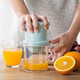 Manual juicer multifunctional simple fruit juice cup squeezer mini squeeze orange juice squeeze lemon pomegranate juicer 400ML