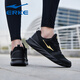 Zapatillas Hongxingerke Summer NUEVO estilo zapatos de alumno resistentes al agua de agua amortiguación de cuero y zapatos joggadores casuales antideslizantes Estilo para hombres Black King Gold 3291 (Modelo de malla) 43
