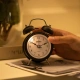 Deli Deli Mini Retro Jam Alarm Mekanis Kebisingan Rendah dengan Pemogokan Bercahaya Pin Dering Keluarga Kamar Tidur Samping Tempat Tidur Jam Alarm Jam Alarm Pencerahan Siswa Hitam 9024