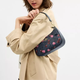 Coach Teri 24 Cherry Imprimez Zipper enrobé de toile à main en couvre-hand