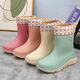 Dong Yixuan rain boots for women, thickened velvet, winter warm and waterproof cotton boots, thick soles, non-slip soft soles, one-piece mid-calf rain boots, water shoes for women, green fixed velvet (not removable), 2 sizes larger, 37