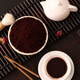 Changbai Mountain Officiel authentique Ganoderma Lucidum Spore Powder Changbai Mountain Spore Powder peut être utilisé pour les maladies d'âge moyen et âgées et a un corps faible et de nombreuses maladies après souffrance de maladie. Deux bouteilles de coffre-cadeaux haut de gamme pour donner au visage aux gens