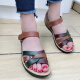 Moda de verano de mujeres en el tacón antideslizante de suela suave Las mujeres embarazadas usan sandalias casuales para zapatos de mediana edad y ancianos para mujeres negras 36 878 una talla más pequeña