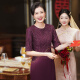 Kayoulais High-End-Kleid für die Hochzeitsmutter ihrer Tochter, Xi'an-Schwiegermutter-Hochzeitskleid, neue Sommer Essigsäure-modifizierte Cheongsam, lila Fünf-Punkte-Hülle 9767 m suggeriert 85jin [Jin gleich 0,5 kg] -95jin [Jin gleich 0,5 kg] Allgröße alle Größe
