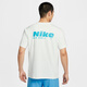 Nike Camisetas de entrenamiento ligeras de manga corta para hombre Camiseta de media manga de secado rápido con protección solar NIKE HYVERSE HV4882 121 mountain peak white/furious blue/silver M
