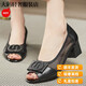 Satchi Leichte Luxus Mutter Sandalen Echtes Leder Weiches alleinige Frauenschuhe mittleren Alters in mittleren Alters mittleren und älteren dicken Absätze modische Fischschuhe für Frauen Beige 40