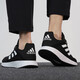 Adidas (adidas) zapatillas para correr para hombre y mujer, nuevas zapatillas deportivas transpirables de otoño 25, zapatillas para correr, zapatillas de malla informales livianas, blanco y negro/JQ9716 45