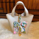 Calculat/Keen Bag Damen 2025 Neue Frühlings- und Sommer-Handfahrten-Gemüse-Bag-Bag Crossbody Crossbody Hand-Carrying Eimer-Tasche Nische Advanced Bag Mom Bag Hühner Gelb ( +Geben Sie dem inneren Liner Long Schultergurt +Schal)