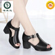 啄木鸟鱼嘴凉鞋女春夏季新款罗马女士粗跟鞋百搭中跟粗软皮中年妈妈鞋子 黑色 35