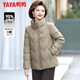 YAYA chaqueta corta de plumas para mujeres de mediana edad y mayores 2025 nueva chaqueta de invierno de color sólido para madre de mediana edad engrosada de estilo extranjero con cuello alto