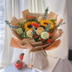 Flowers from the same city, sunflowers and roses mix and match bouquets for birthday gifts for girlfriends, best friends, and elders. Flowers from the flower shop. Nuanyang | 2 sunflowers with champagne, rose, and orange Barbie mix and match bouquets.