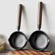 Fat Donglai's same style cast iron small frying pan, deepened omelette pan, multi-functional hot oil burning oil pouring oil pouring pan (height 6cm) pouring oil pan + free pot stand + oil brush + frying spatula, hanging handle 13cm